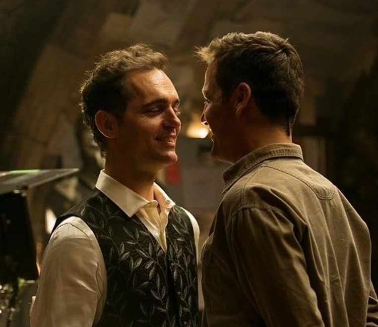 Flashback of Berlin and Palermo planning the Bank of Spain heist.