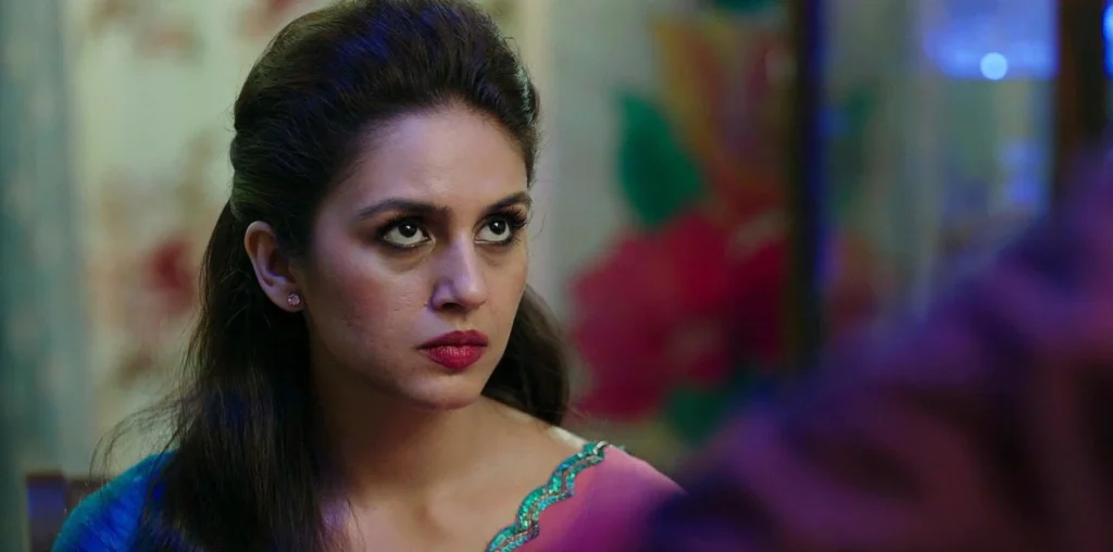 Huma Qureshi in Badlapur Huma Qureshi wearing a saree and looking at her husband in the movie Badlapur.