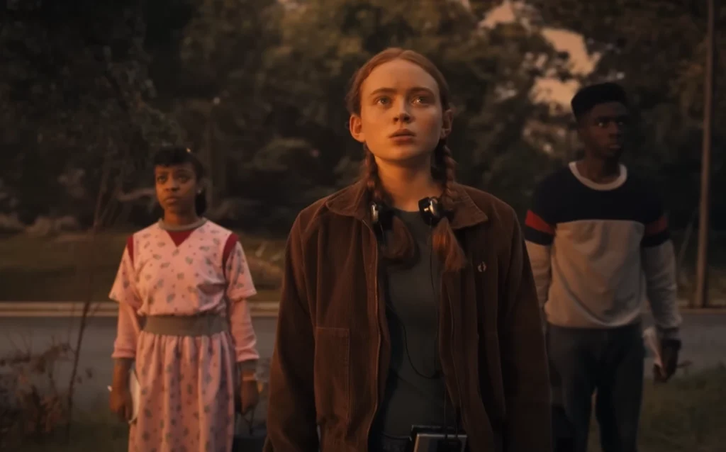 Max, Lucas, and Erica looking at the Creel house in Stranger Things, showing that not all movie trailers reveal too much.