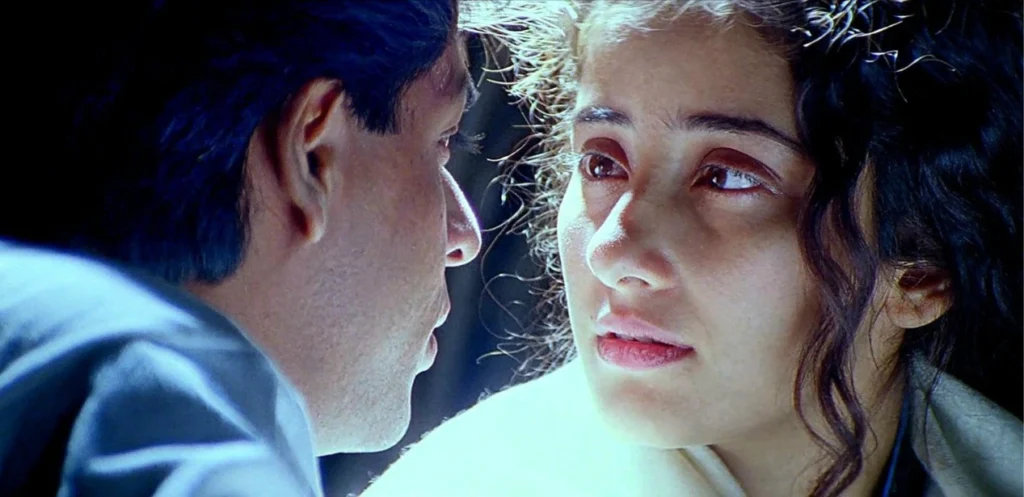 dil-se-amar-eyes-scene Amar looking at Meghna and talking about her eyes in the romantic scene of Dil Se.